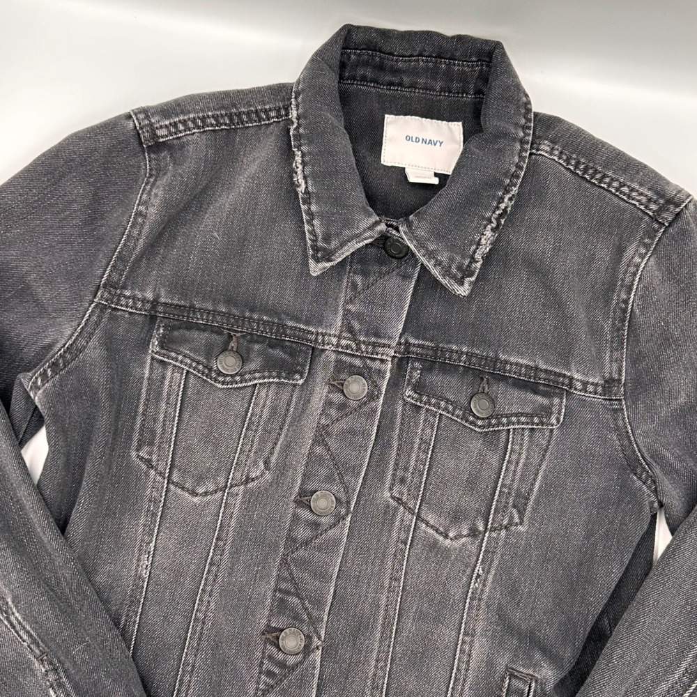 Old Navy‎ Women's Gray Denim Jacket Womens M Distressed Wash Trucker Style